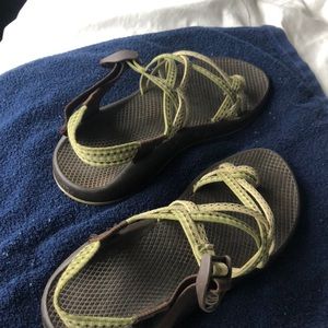 Green and yellow Chacos 🦎🌻